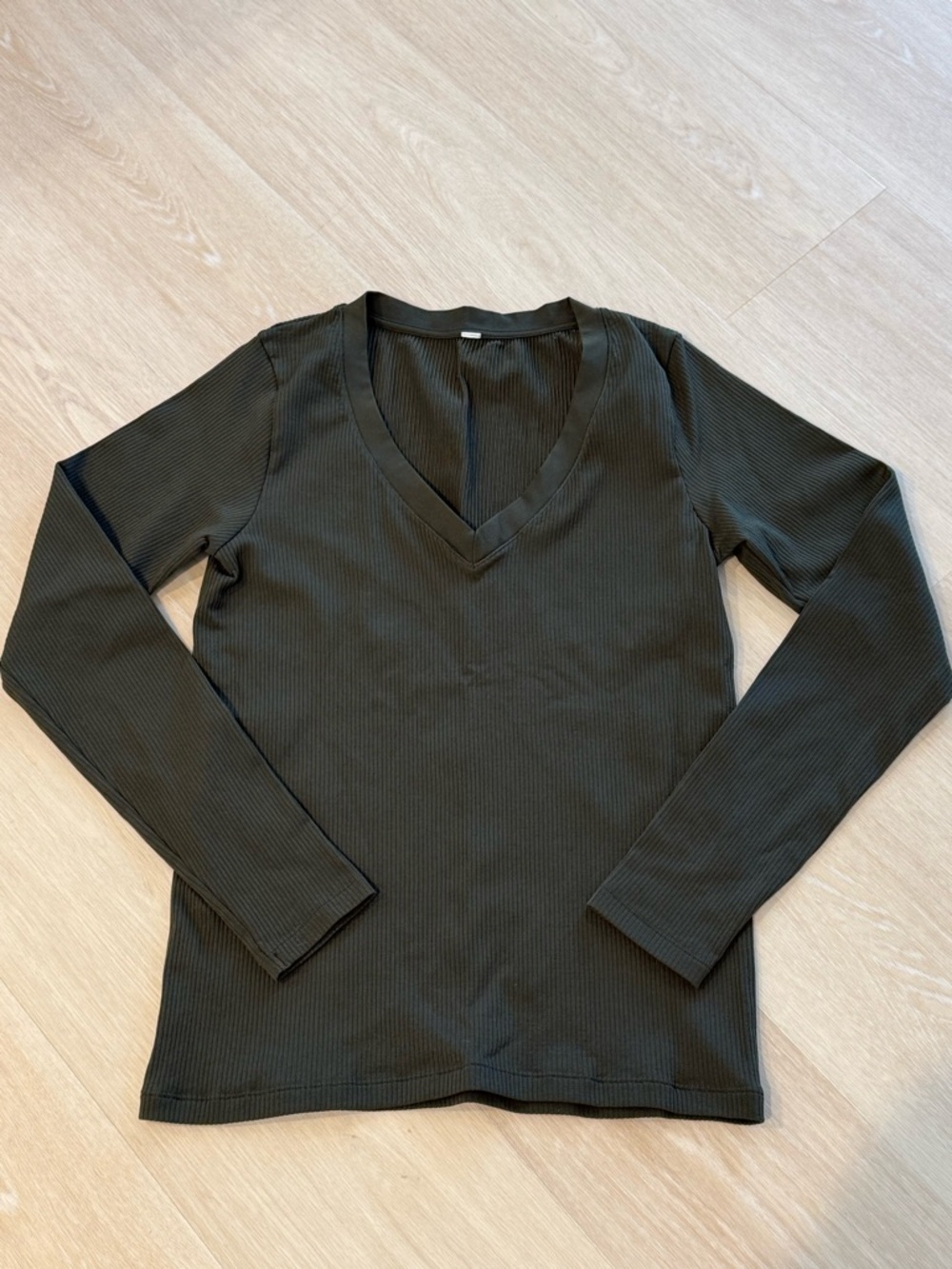 Athleta Renew V-Neck Top, beautiful green!